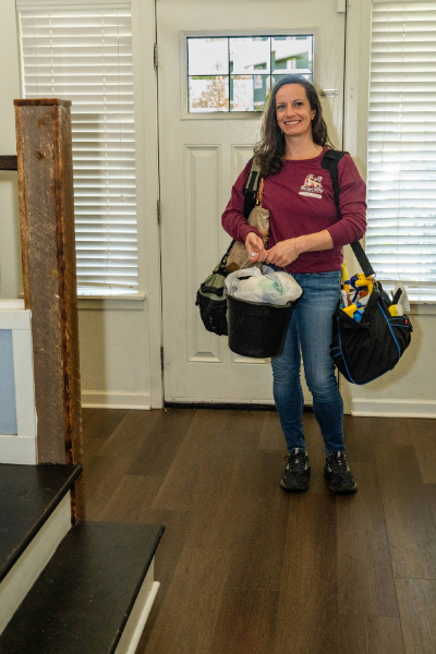 Untitled-4 Owner of Not Your Wifey LLC entering home with supplies. #NotYourWifey #ProfessionalHomemaker #PierceCounty #Cleaning