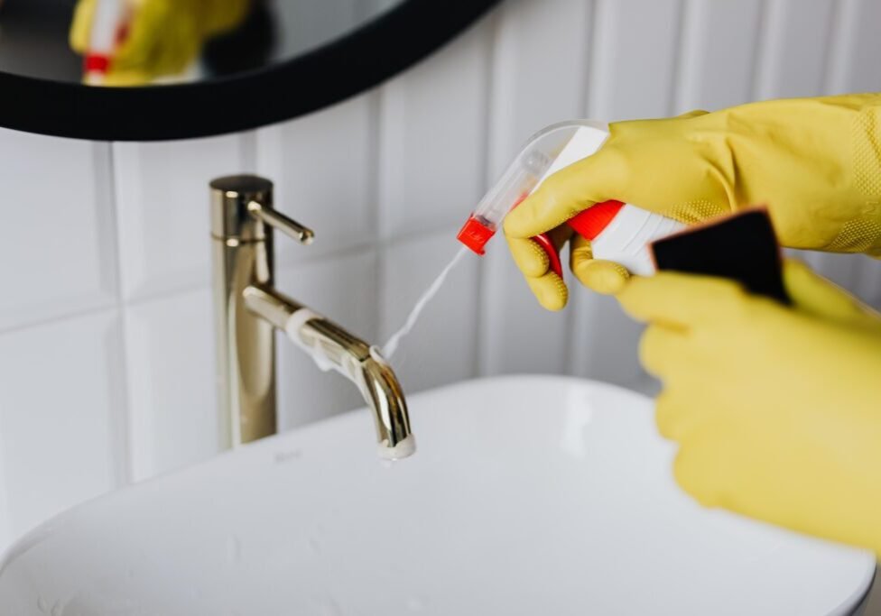 This <a href="https://www.pexels.com/photo/faceless-cleaner-in-gloves-tiding-up-bathroom-4239130/">Photo</a> was taken by <a href="https://www.pexels.com/@karola-g">www.kaboompics.com</a> on Pexels.